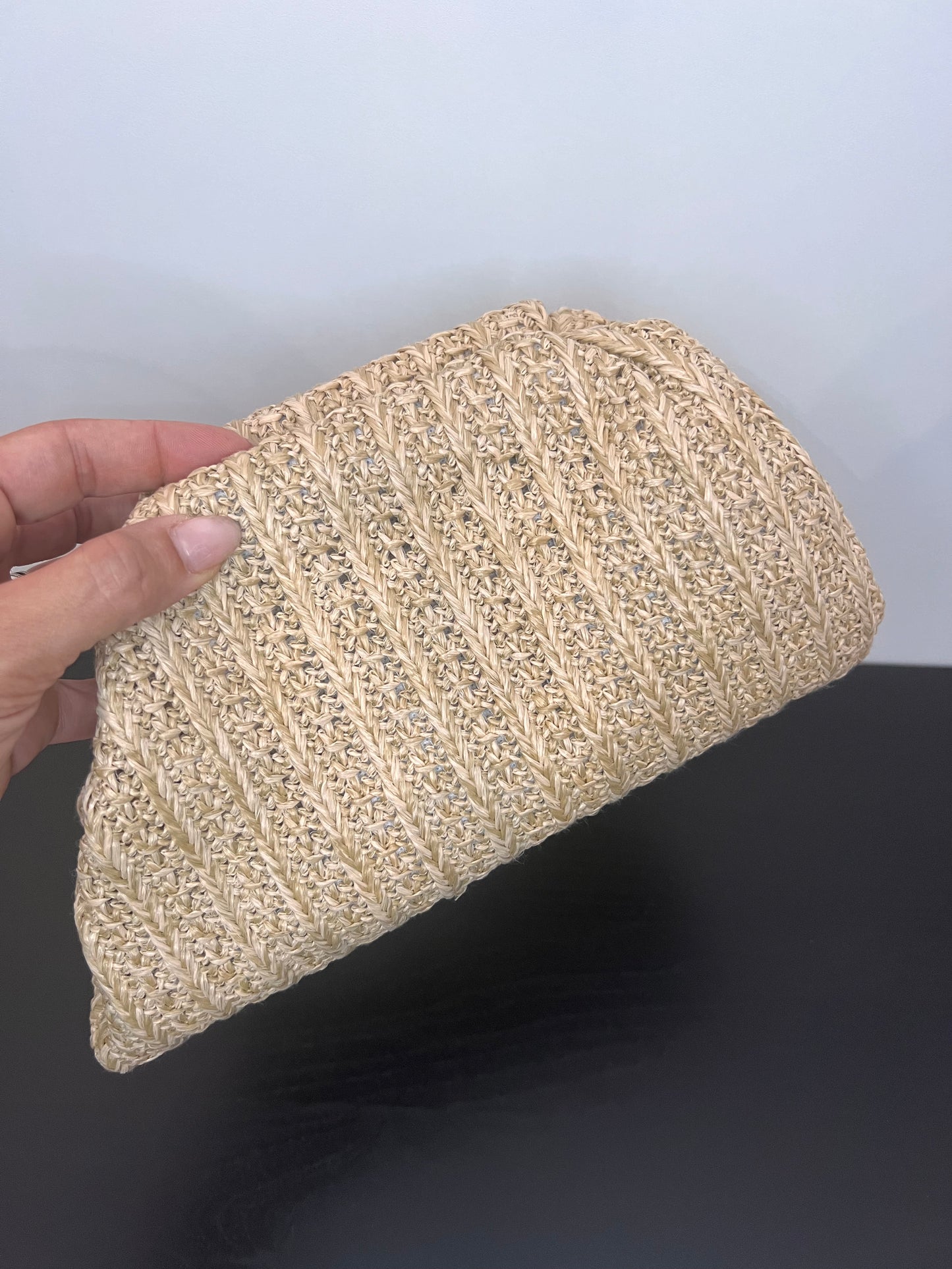 BORSA CLUTCH IN RAFFIA