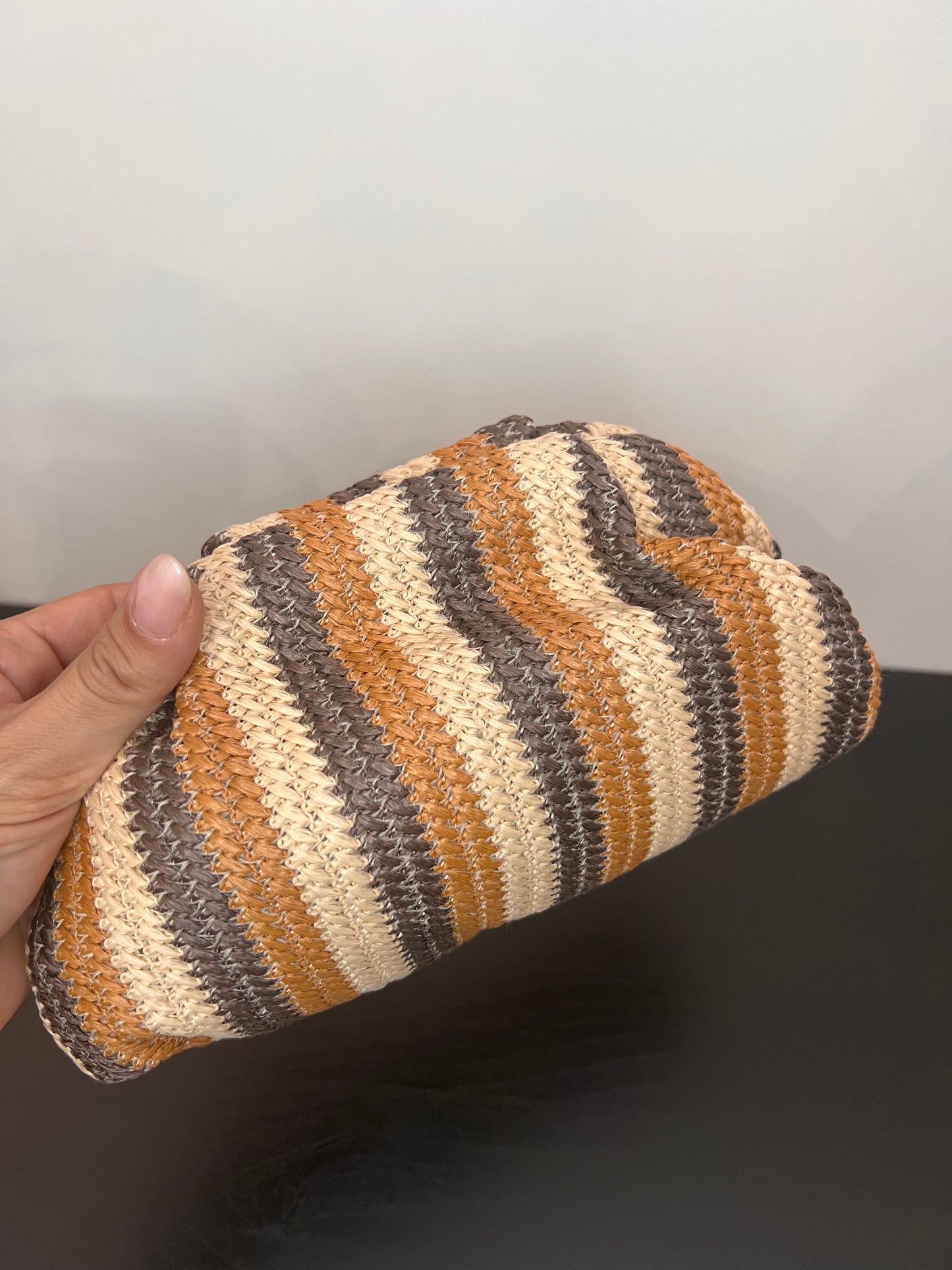 BORSA CLUTCH IN RAFFIA