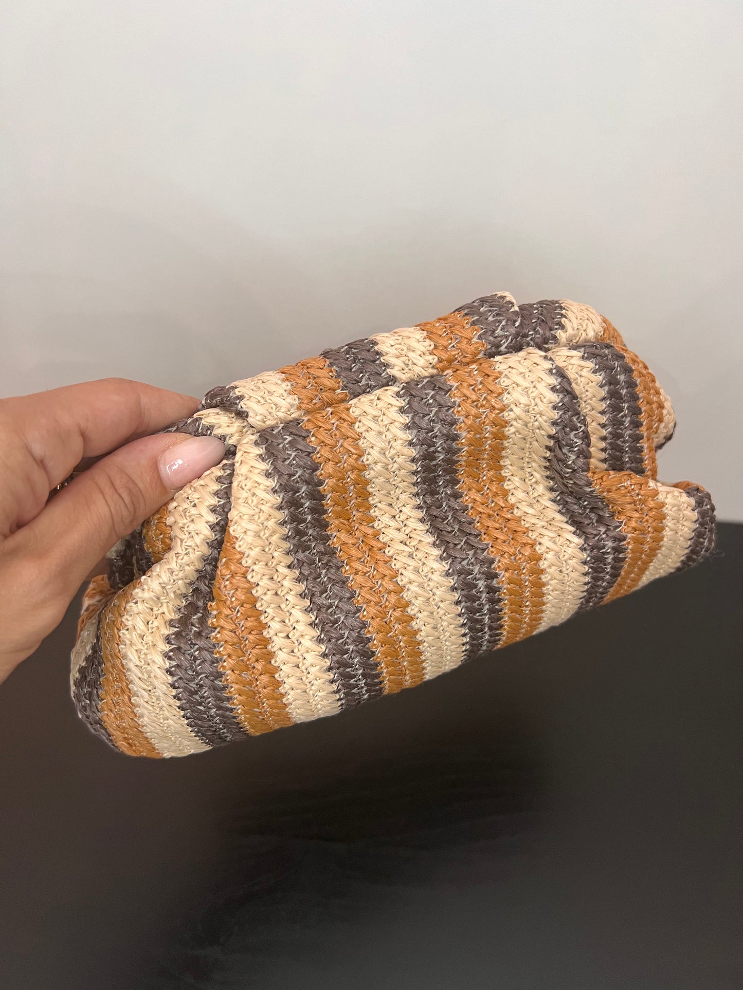 BORSA CLUTCH IN RAFFIA